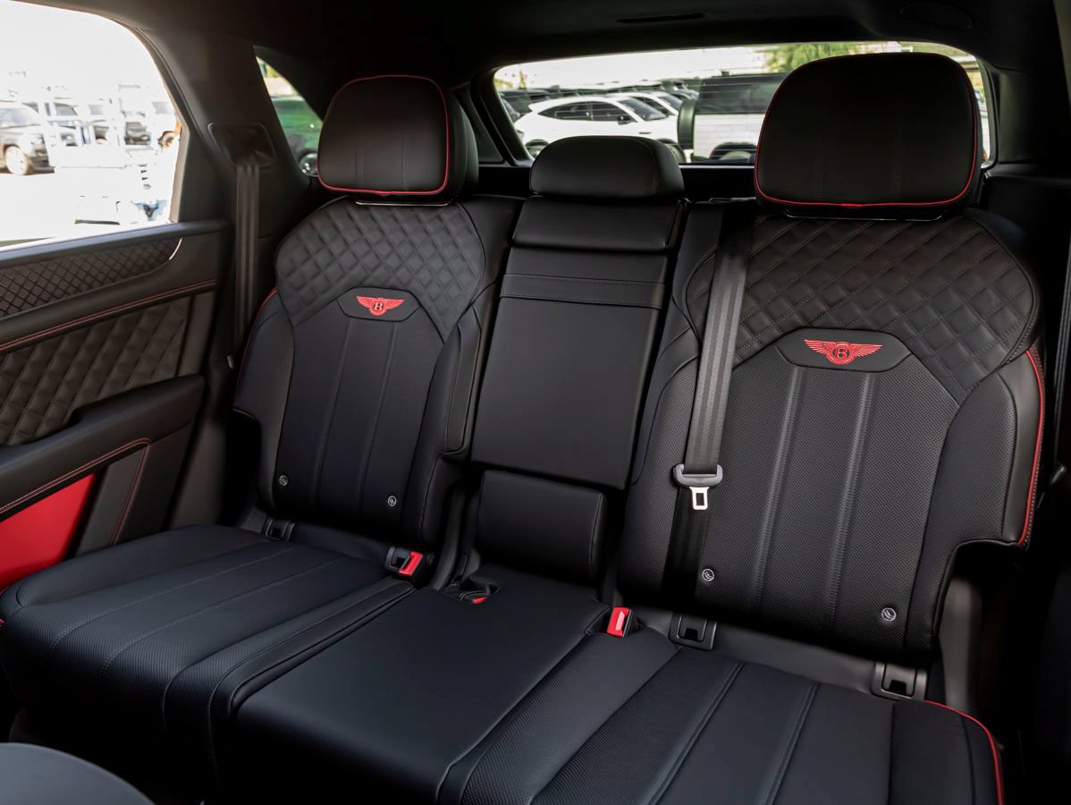 Certified 2025 Bentley Bentayga AWD/4WD image 32