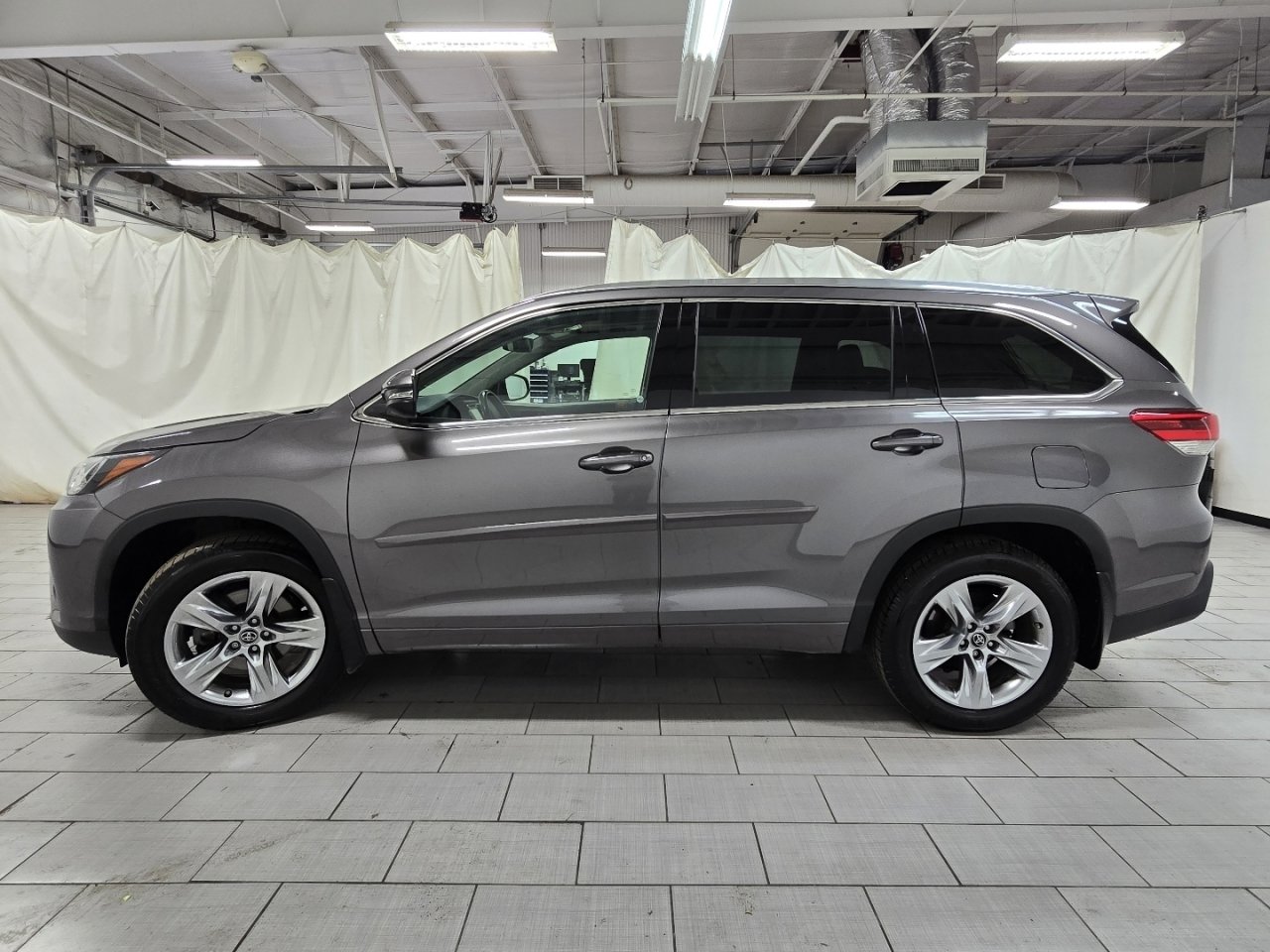 Certified 2019 Toyota Highlander Limited w/ Protection Package #3 image 14