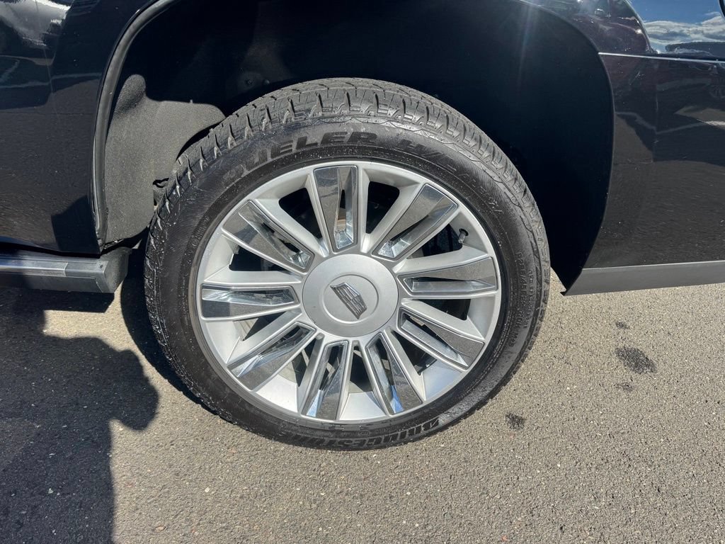 Used 2018 Cadillac Escalade Platinum AWD/4WD image 17