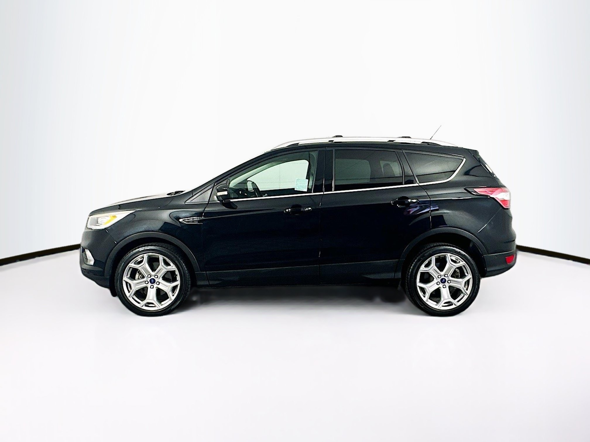 Used 2018 Ford Escape Titanium w/ Ford Safe & Smart Package AWD/4WD image 4