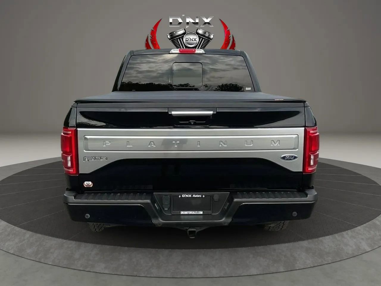 Used 2017 Ford F150 Platinum w/ Equipment Group 701A Luxury AWD/4WD image 4