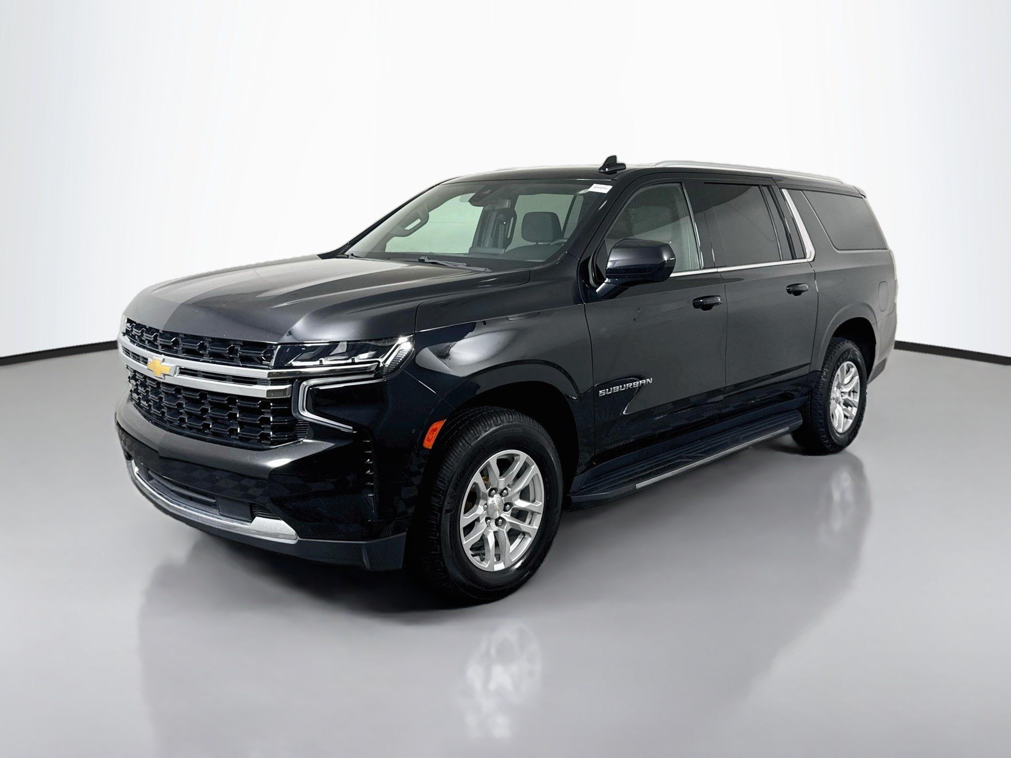 Used 2021 Chevrolet Suburban LS AWD/4WD image 4