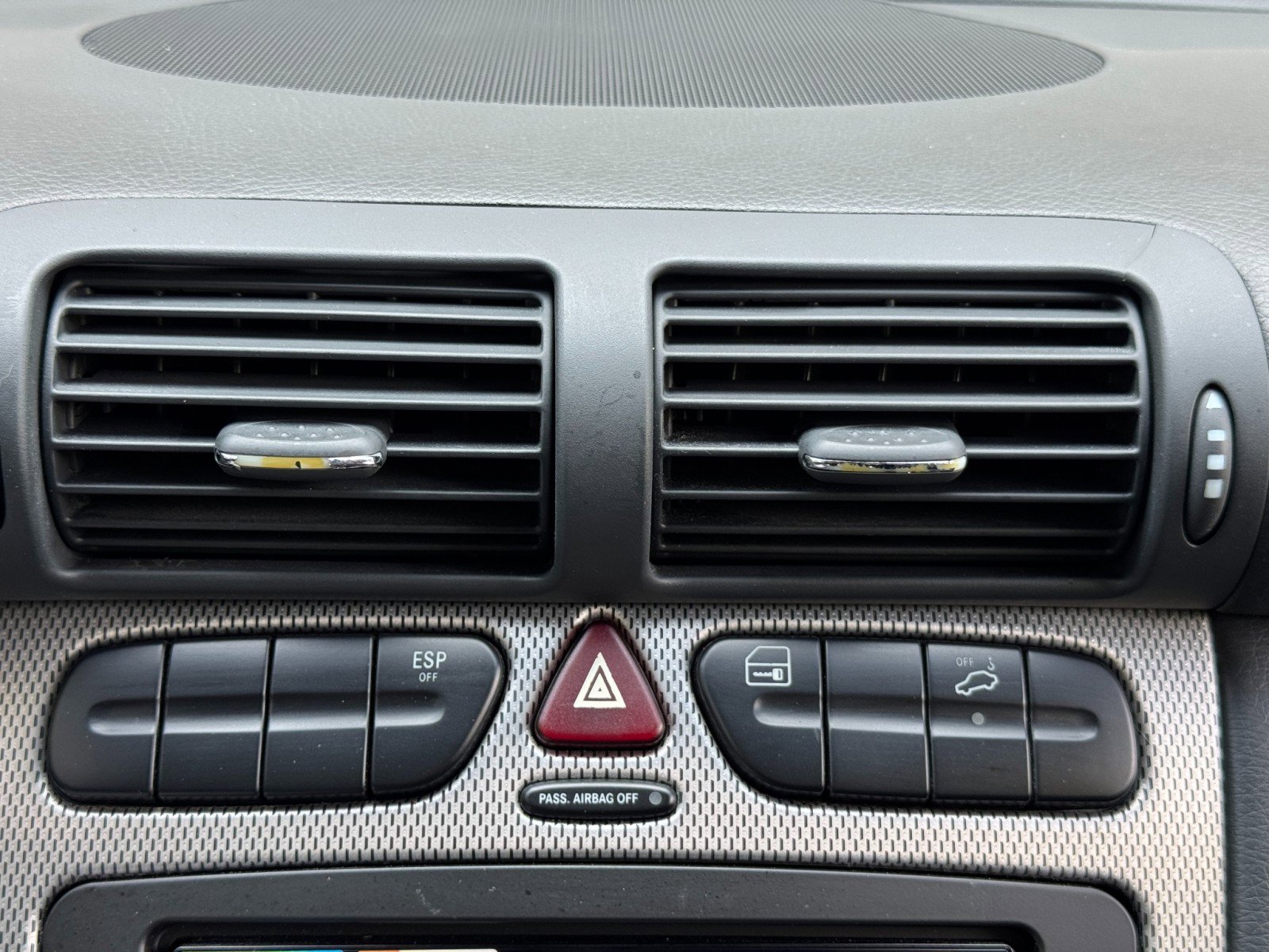Used 2004 Mercedes-Benz C 230 Coupe image 23