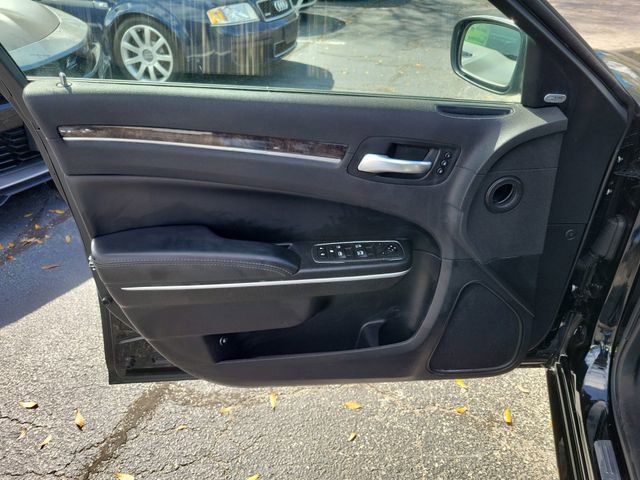 Used 2019 Chrysler 300 Limited image 8