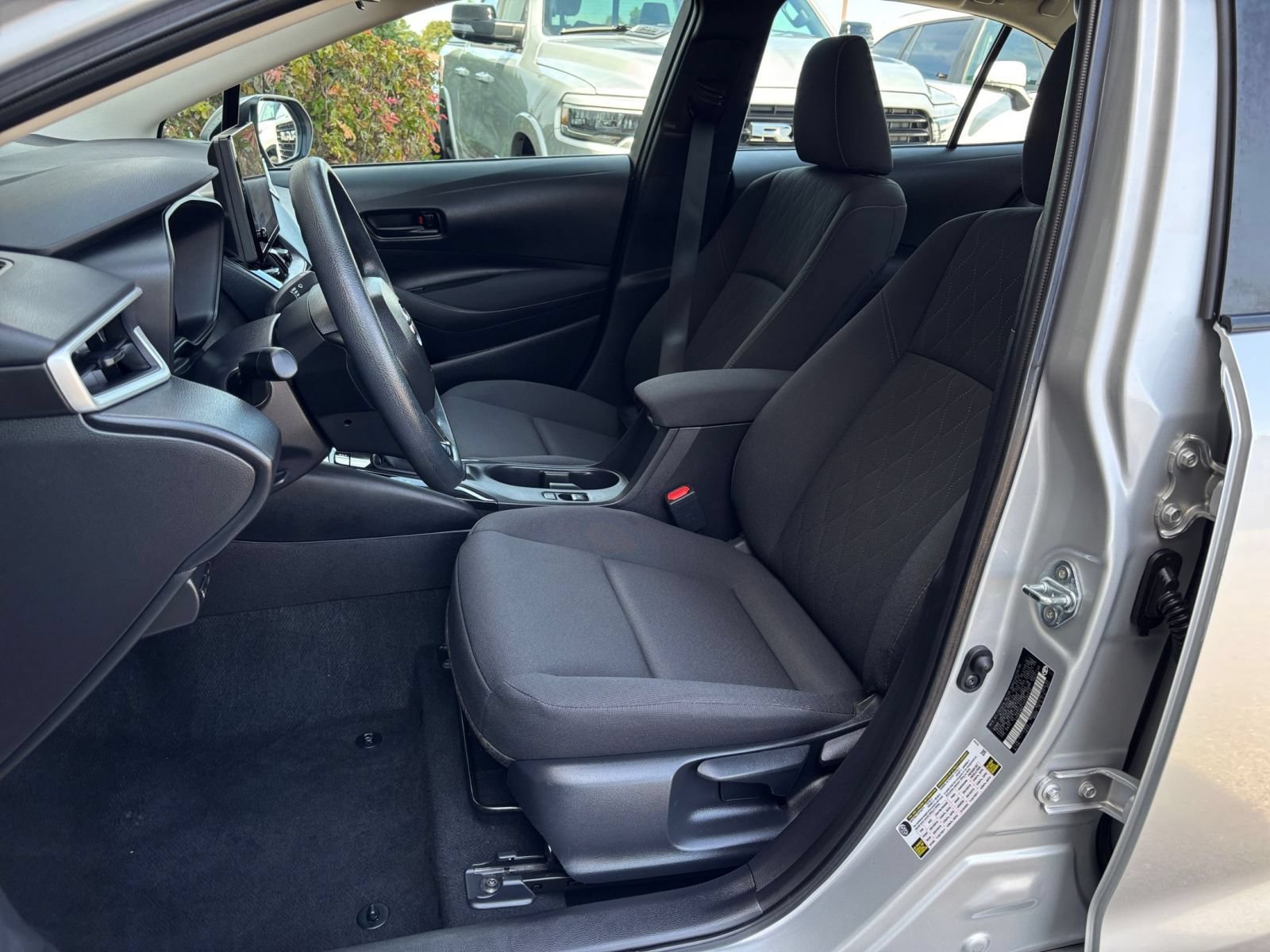 Used 2025 Toyota Corolla LE FWD image 63