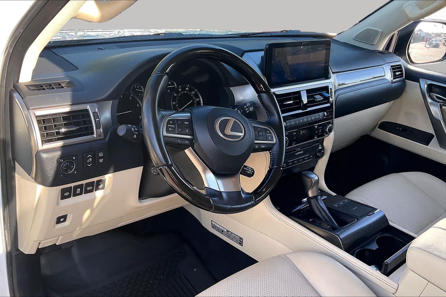 Used 2022 Lexus GX 460 Luxury w/ Sport Design Package AWD/4WD image 18