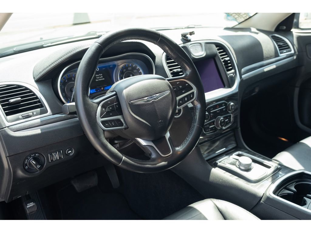 Used 2022 Chrysler 300 Touring L w/ Safetytec Plus Group image 11