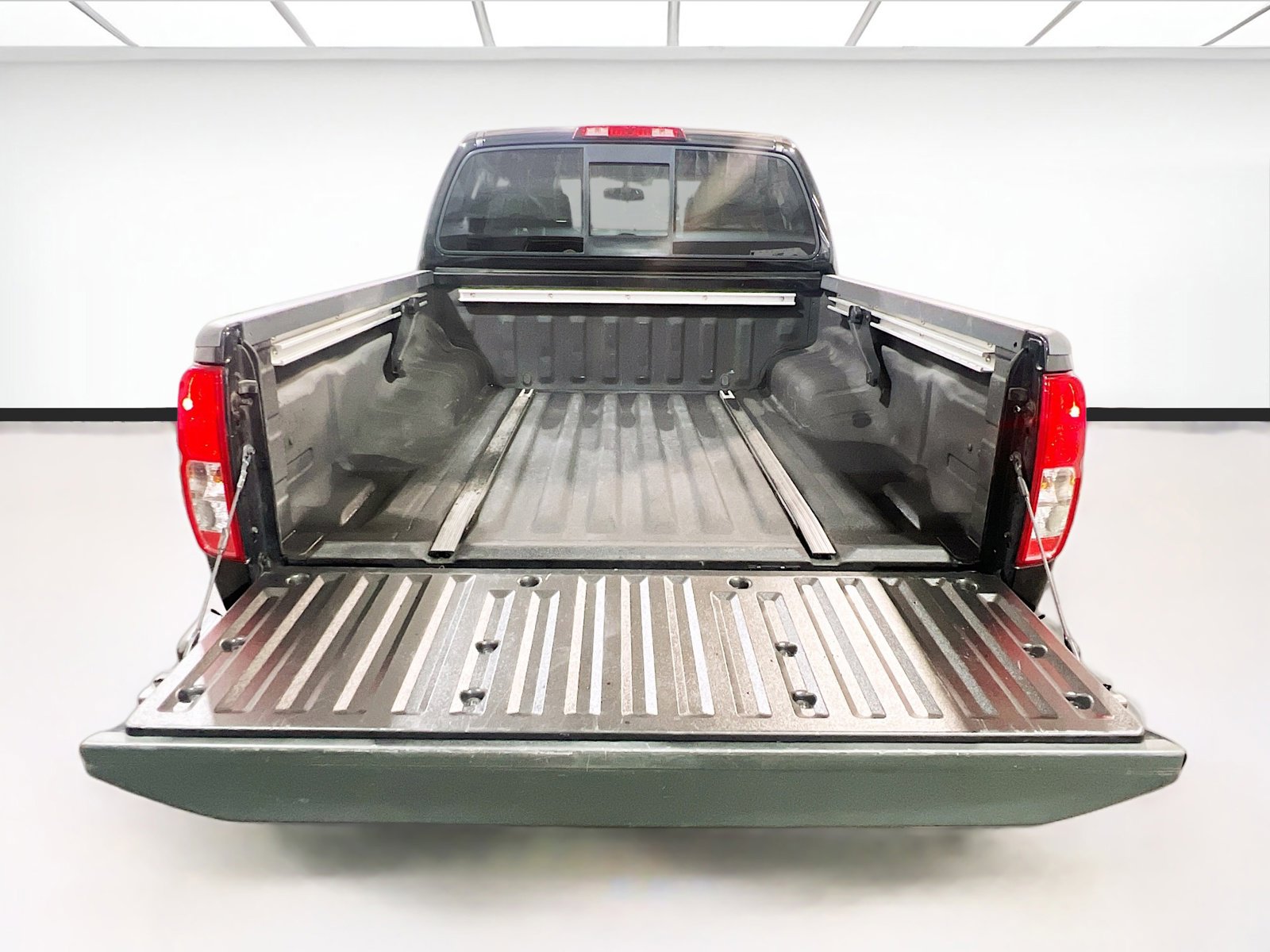 Used 2019 Nissan Frontier SV w/ Value Truck Package RWD image 17