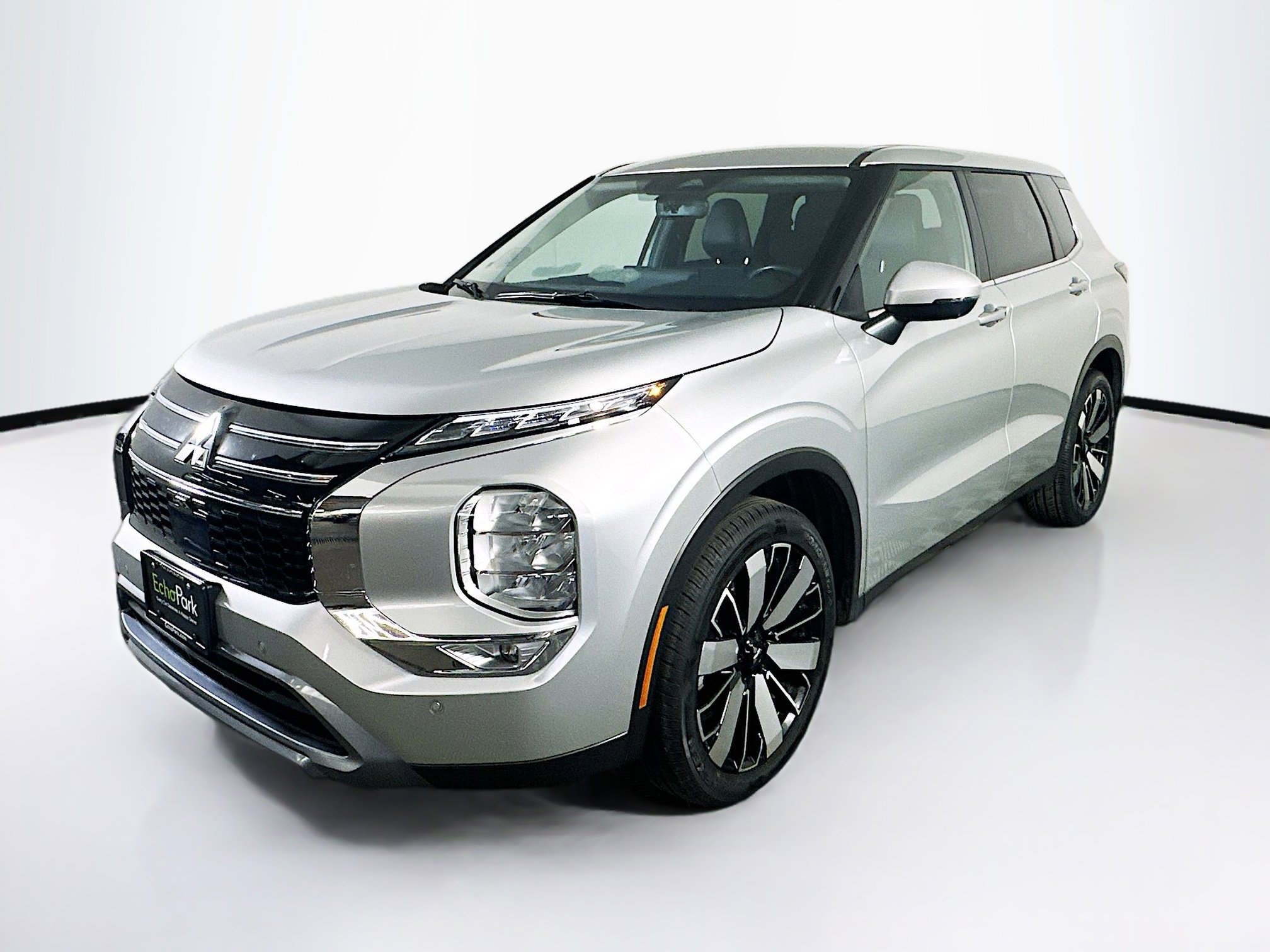 Used 2025 Mitsubishi Outlander SE FWD image 3