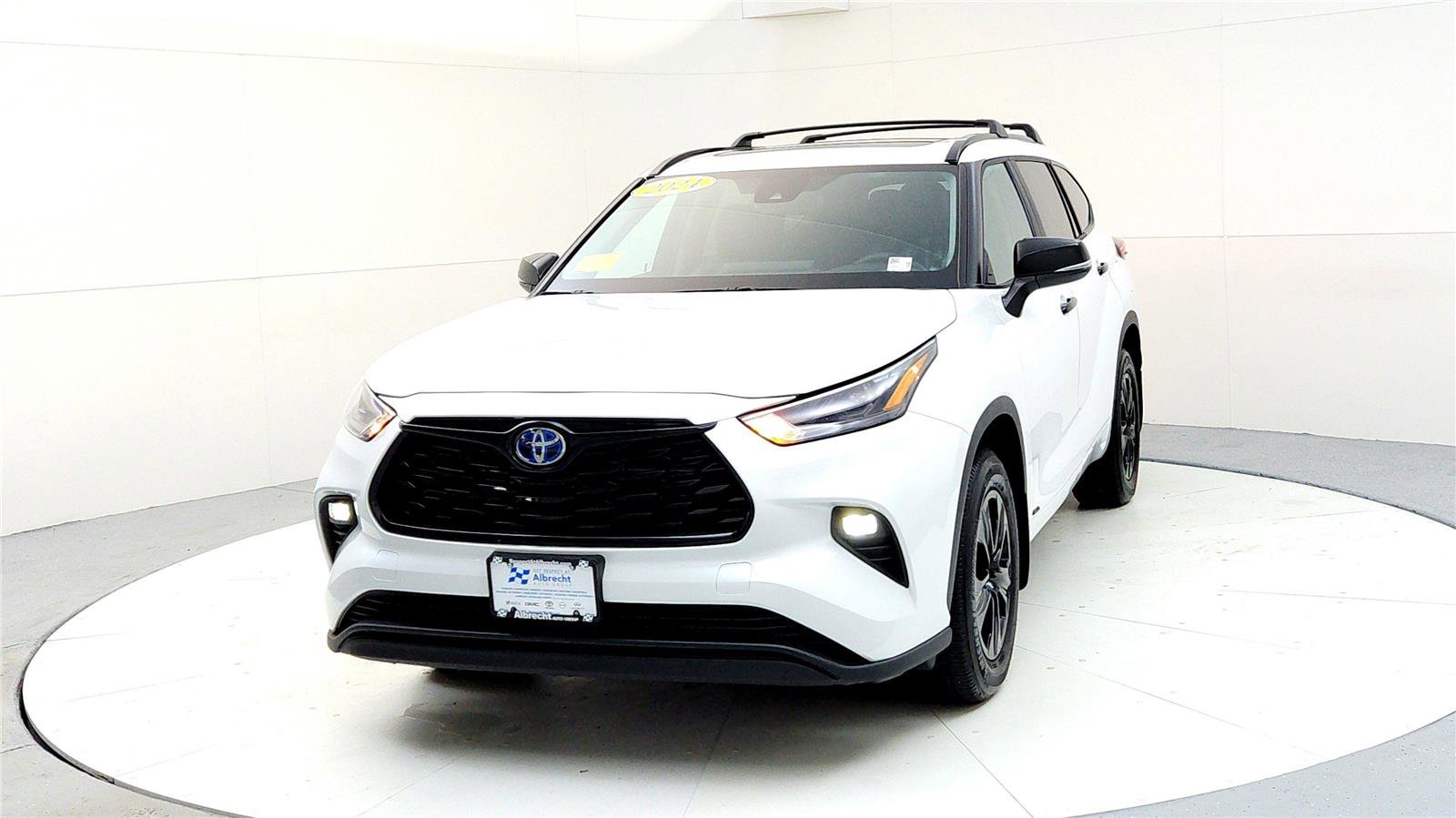 Certified 2024 Toyota Highlander XLE image 2