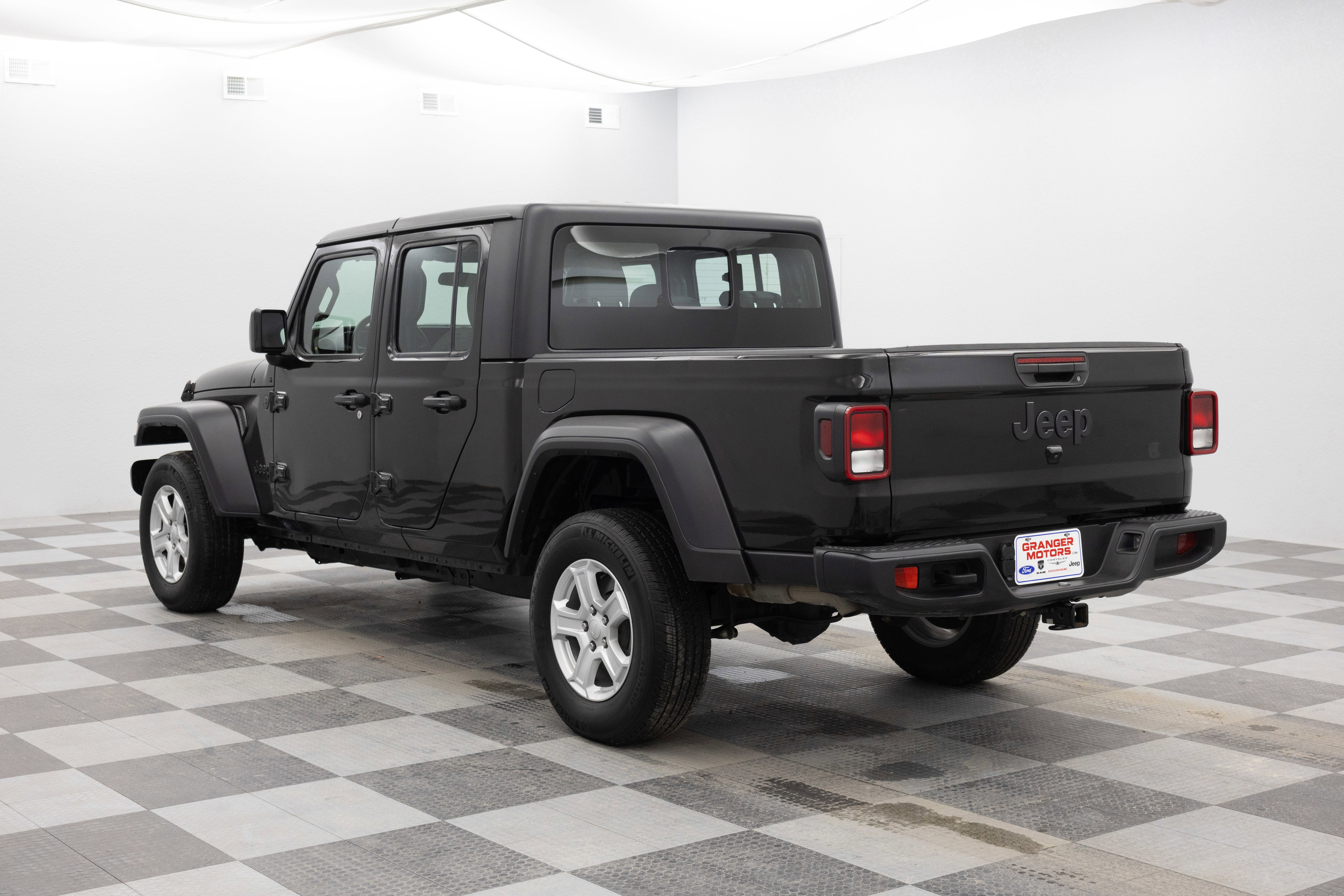 Used 2024 Jeep Gladiator Sport image 7