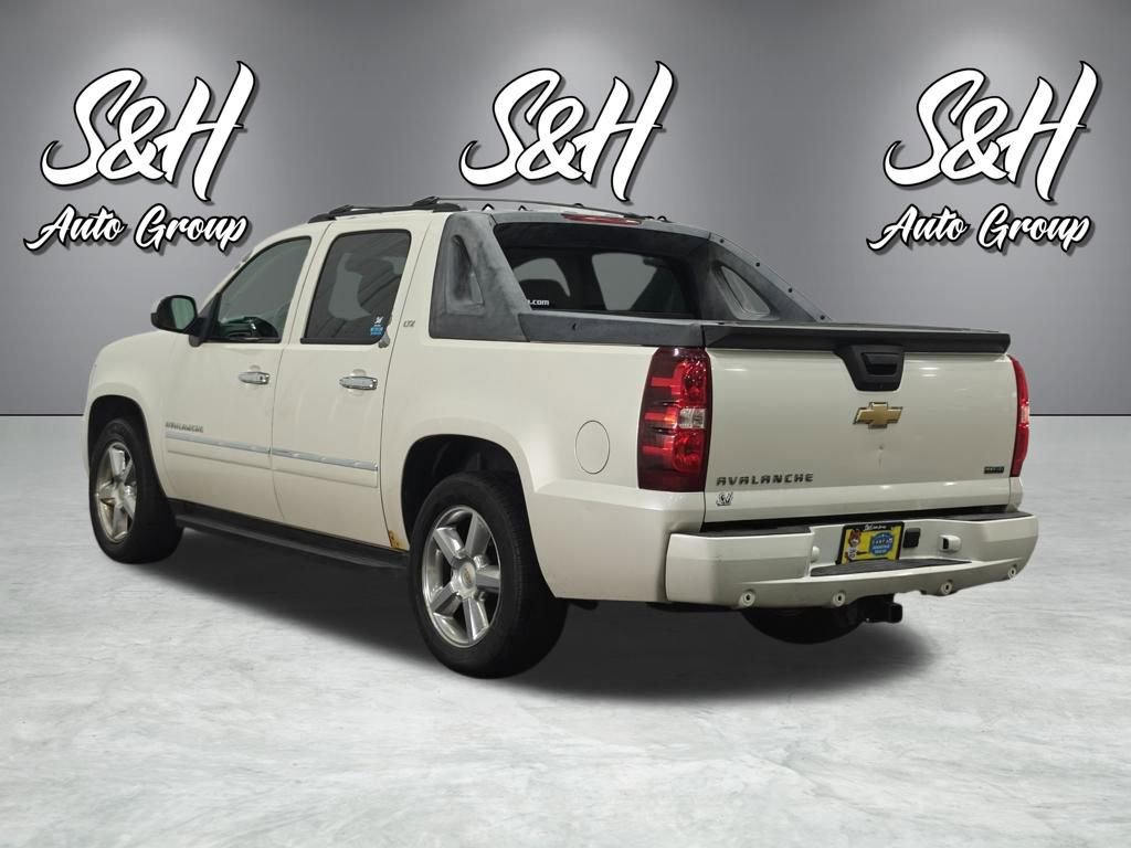 Used 2011 Chevrolet Avalanche LTZ AWD/4WD image 26