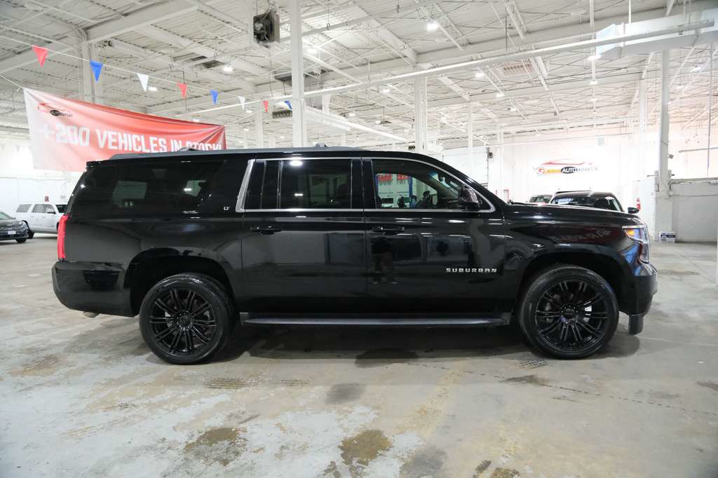Used 2018 Chevrolet Suburban LT RWD image 14