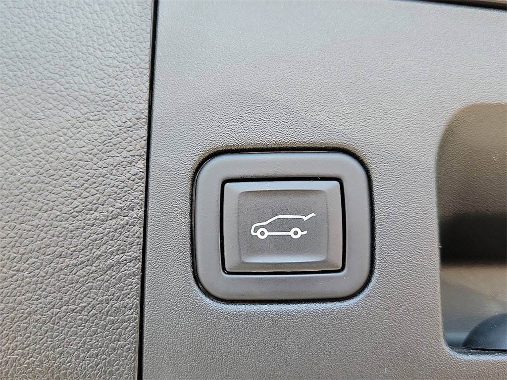 Used 2023 Cadillac XT4 Premium Luxury image 25