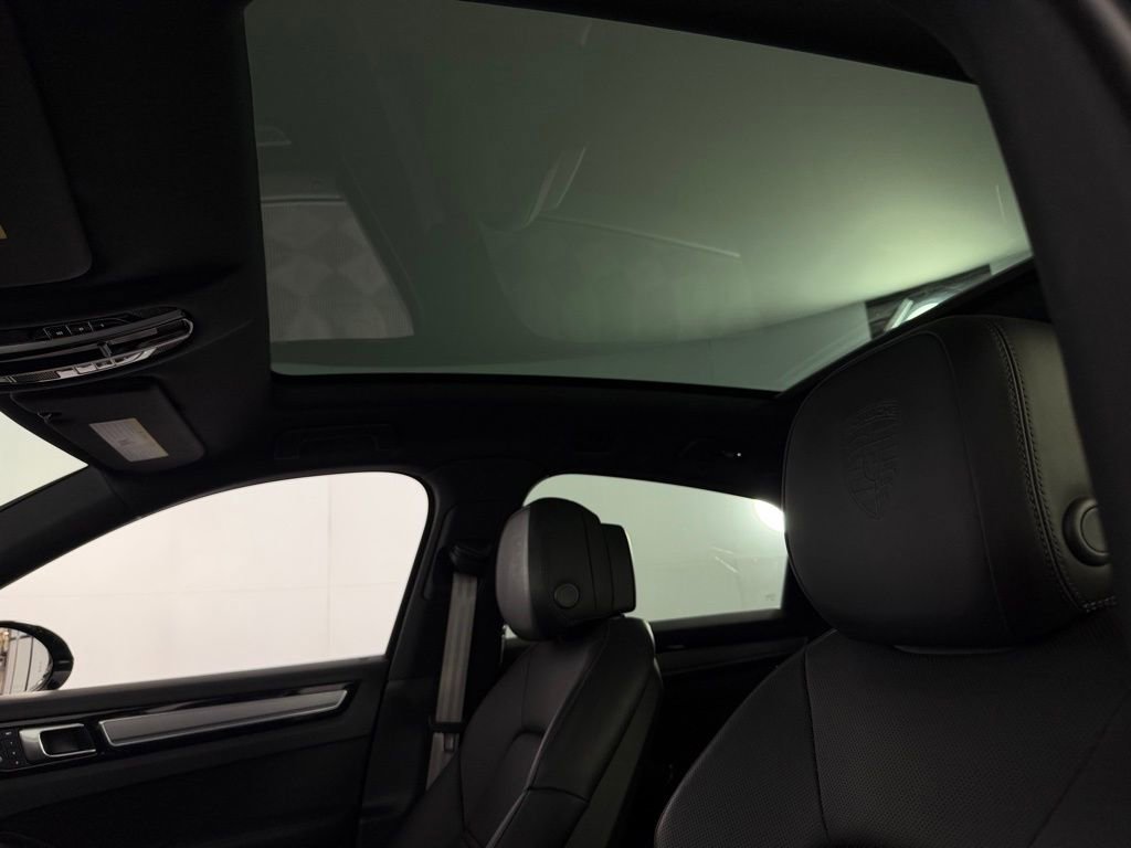 Used 2023 Porsche Cayenne S image 26