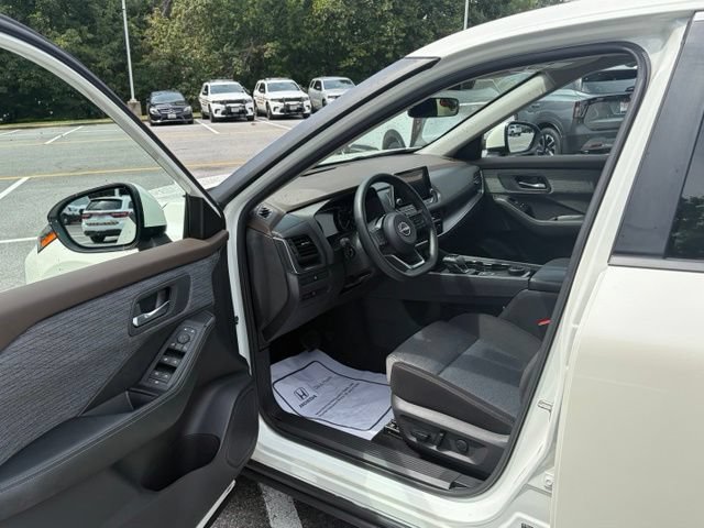 Used 2023 Nissan Rogue SV AWD/4WD image 13