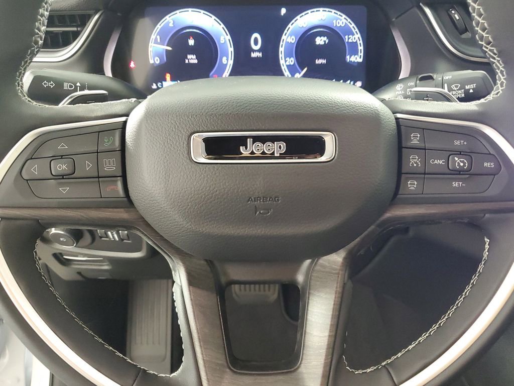 New 2025 Jeep Grand Cherokee Limited w/ Black Appearance Package image 21