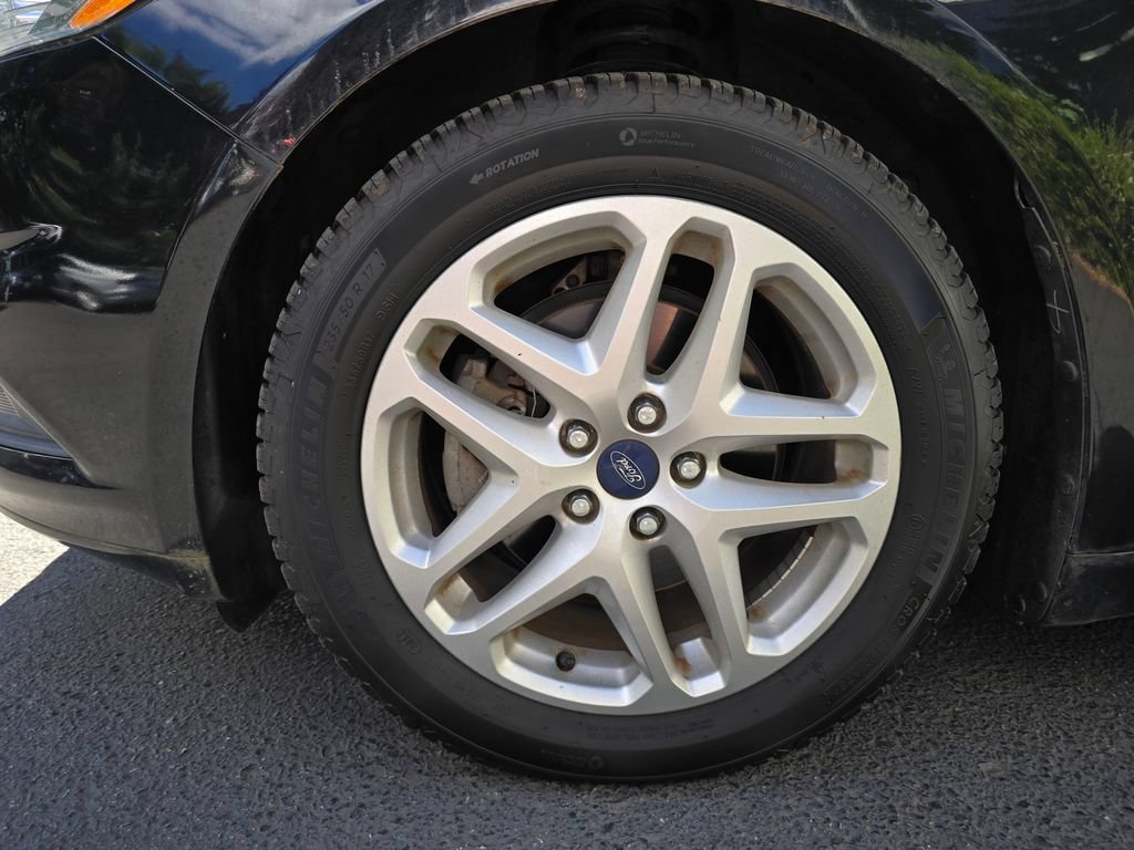 Used 2015 Ford Fusion SE FWD image 4