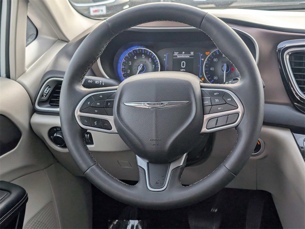 Used 2023 Chrysler Voyager LX image 13