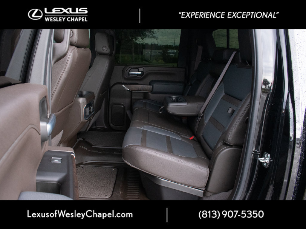 Used 2022 GMC Sierra 2500 Denali w/ Denali Black Diamond Edition AWD/4WD image 6