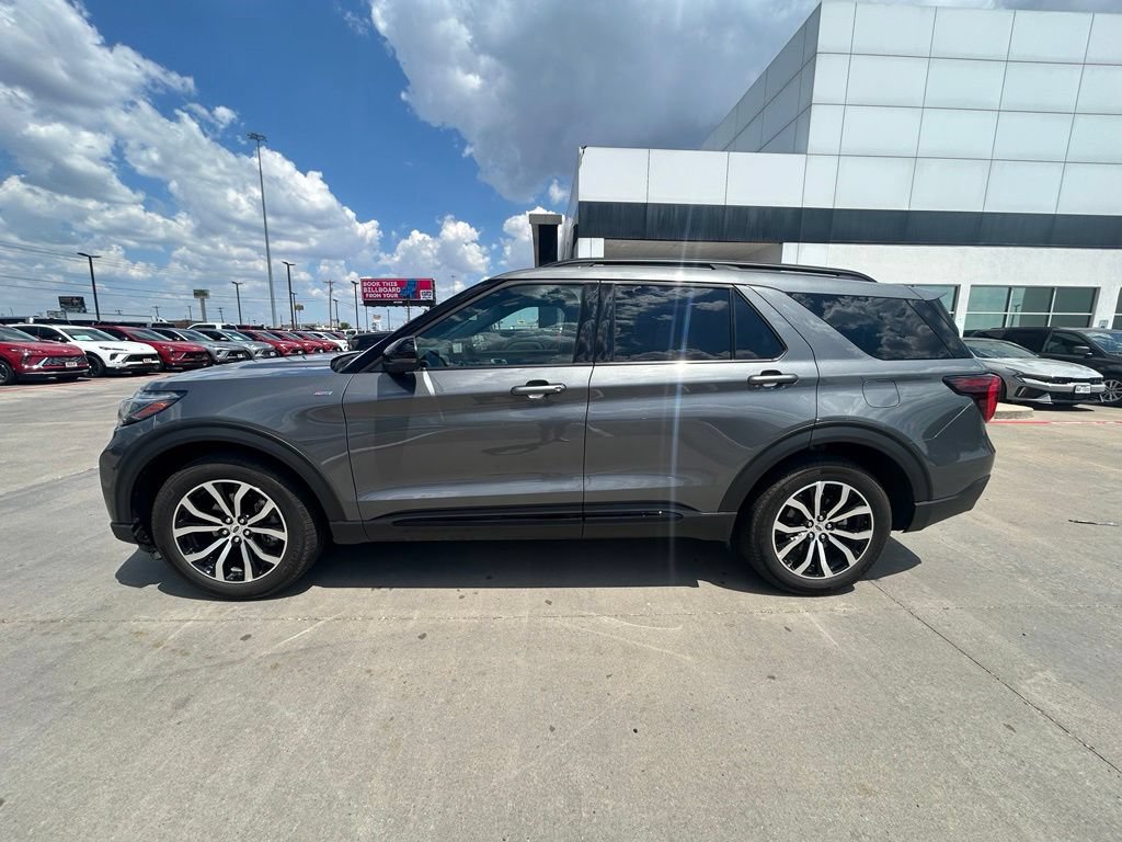 Used 2026 Ford Explorer ST-Line AWD/4WD image 2
