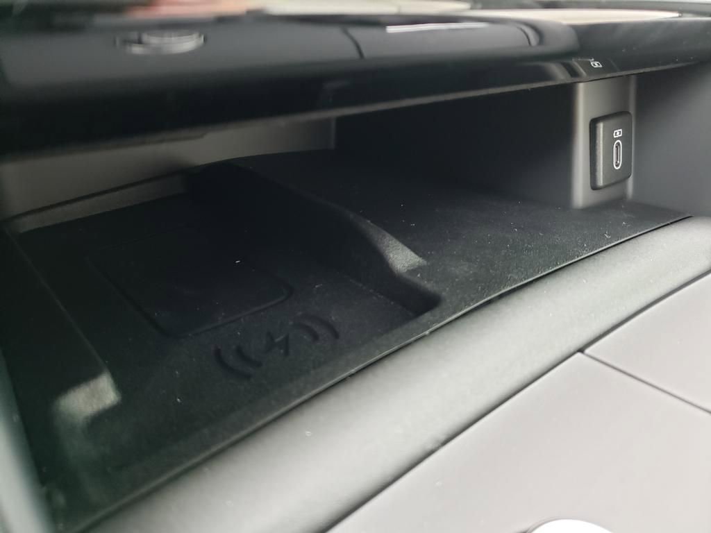 New 2026 Land Rover Discovery Limited Edition image 21