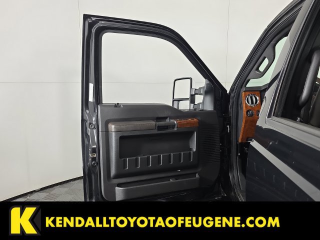 Used 2015 Ford F350 King Ranch w/ King Ranch w/Chrome Package AWD/4WD image 27