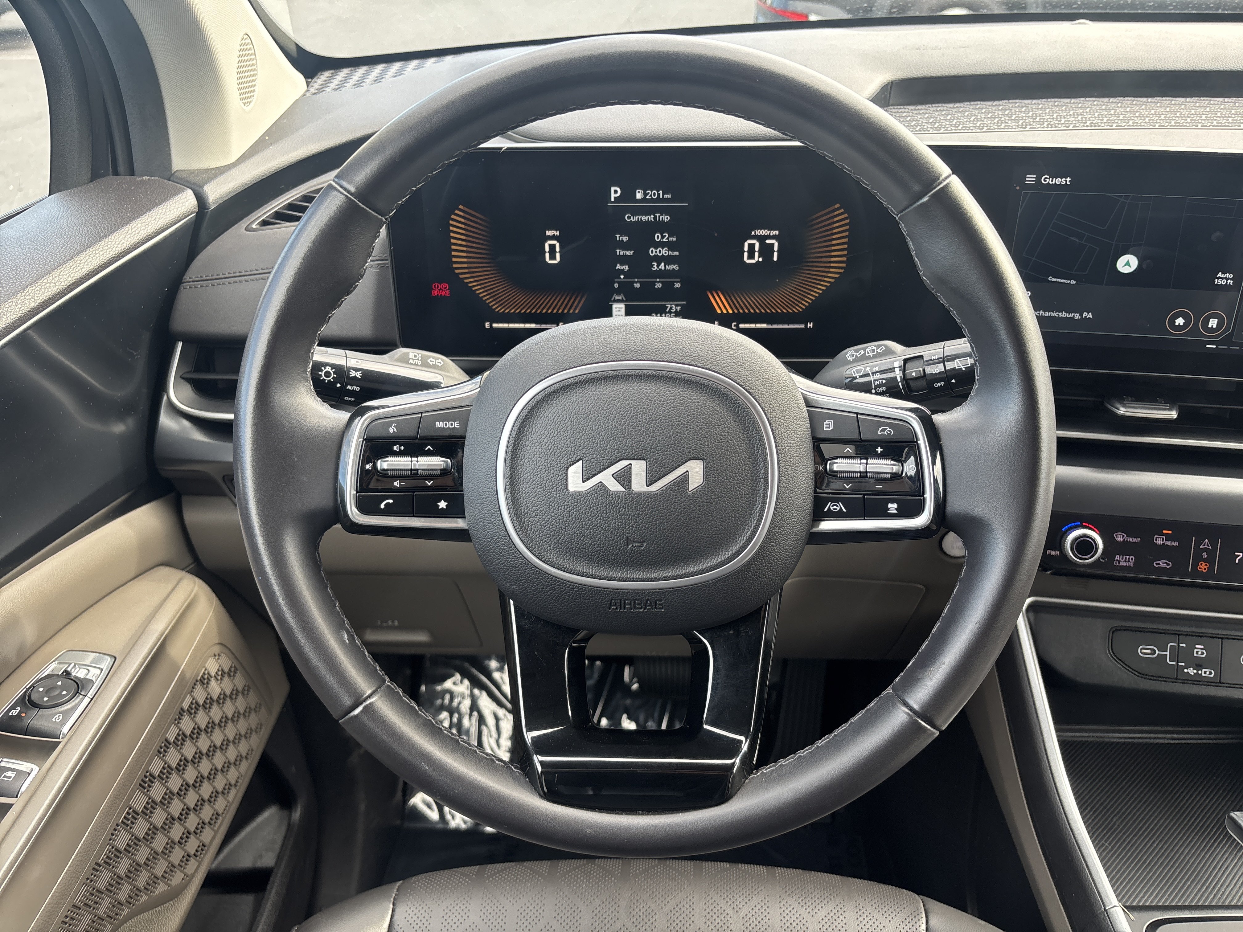 Used 2025 Kia Carnival FWD image 6