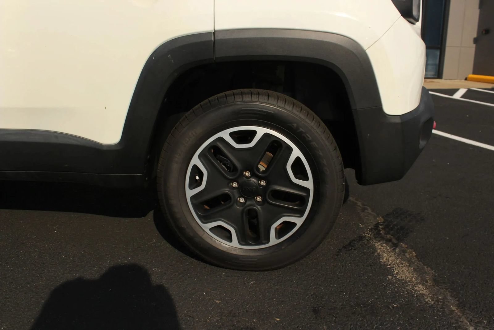 Used 2015 Jeep Renegade Trailhawk AWD/4WD image 4