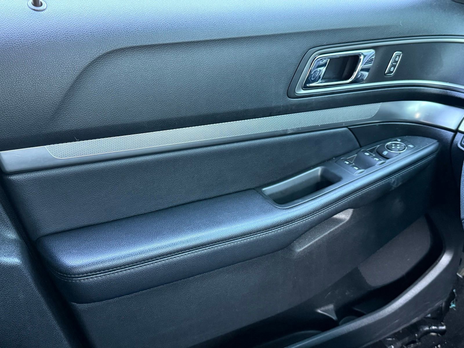 Used 2018 Ford Explorer XLT image 29