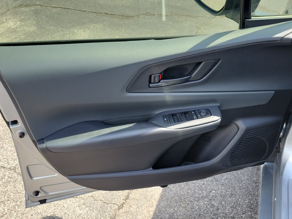 Used 2025 Toyota Prius LE FWD image 17