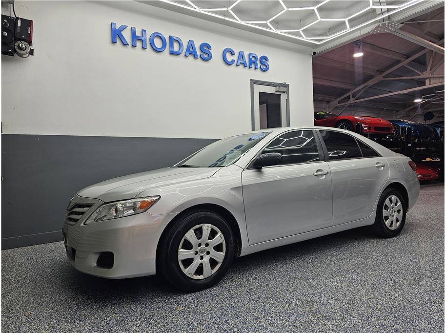 Used 2011 Toyota Camry LE FWD image 2