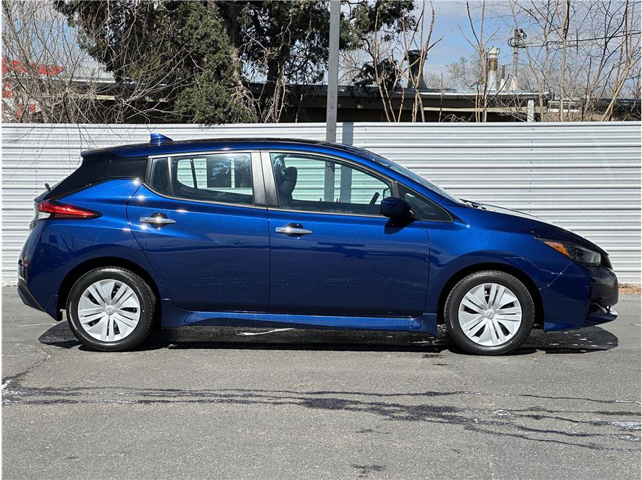 Used 2025 Nissan Leaf S image 9