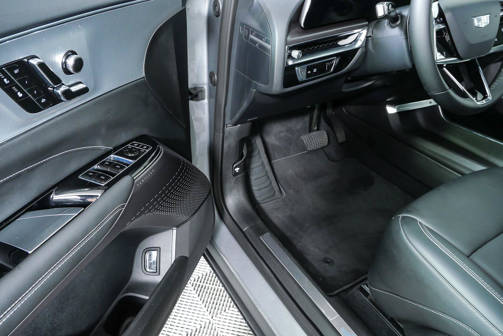 Certified 2024 Cadillac Lyriq Tech RWD image 7