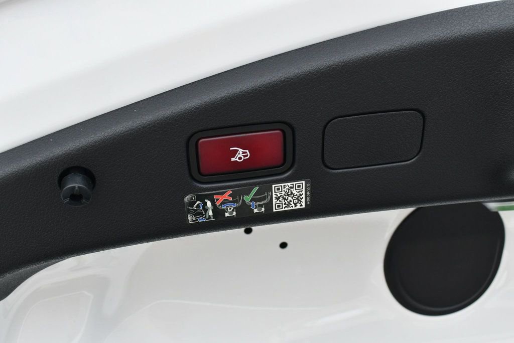 Used 2024 Mercedes-Benz CLE 300 4MATIC Cabriolet w/ Driver Assistance Package image 17