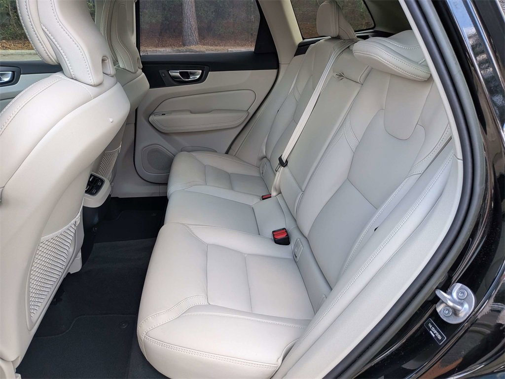 Certified 2023 Volvo XC60 B5 Ultimate w/ Climate Package image 13
