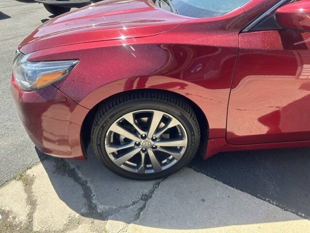 Used 2018 Nissan Altima 2.5 SR w/ SR Special Edition FWD image 4