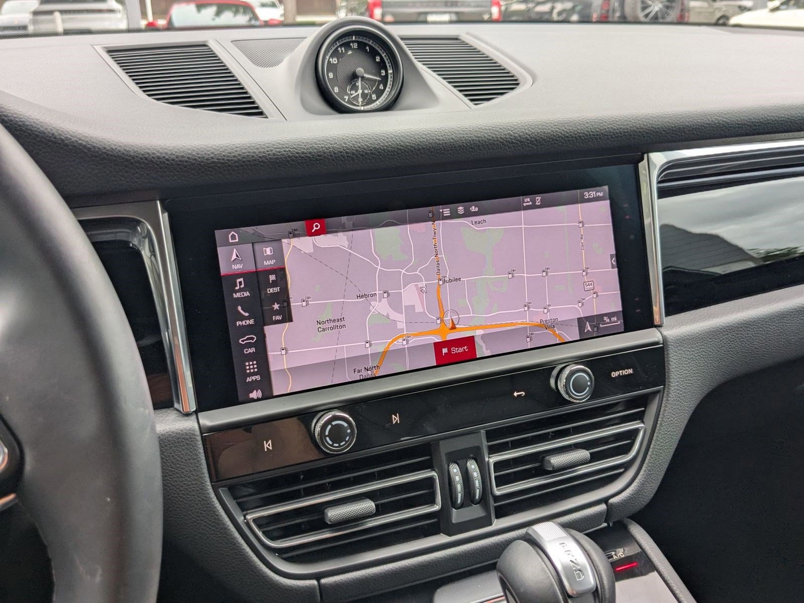 Certified 2026 Porsche Macan AWD/4WD image 17