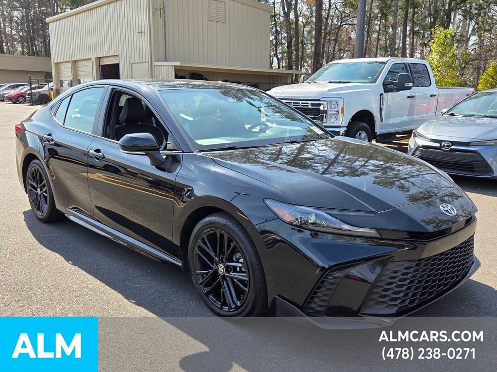 Used 2025 Toyota Camry SE image 8