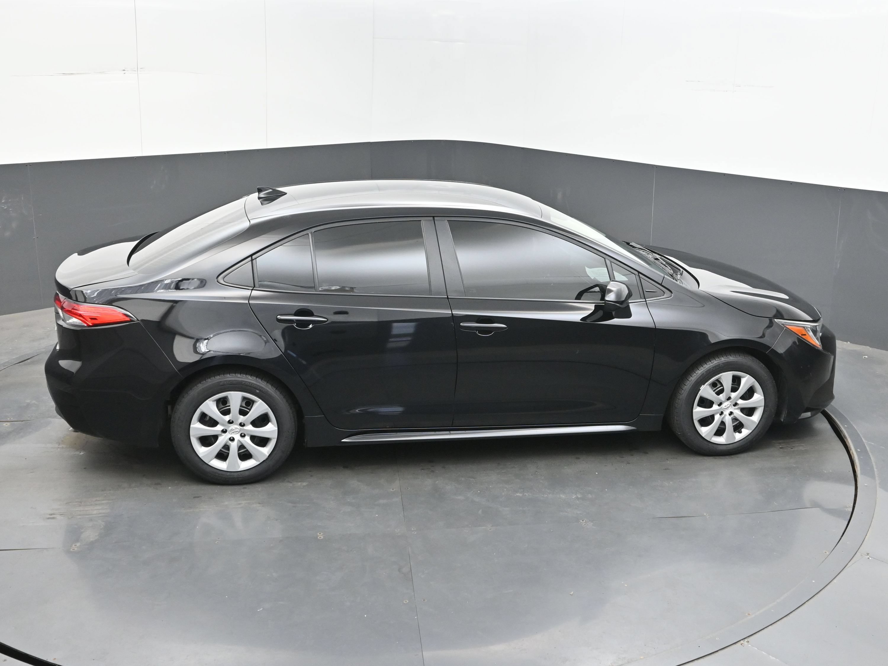 Used 2025 Toyota Corolla LE FWD image 38