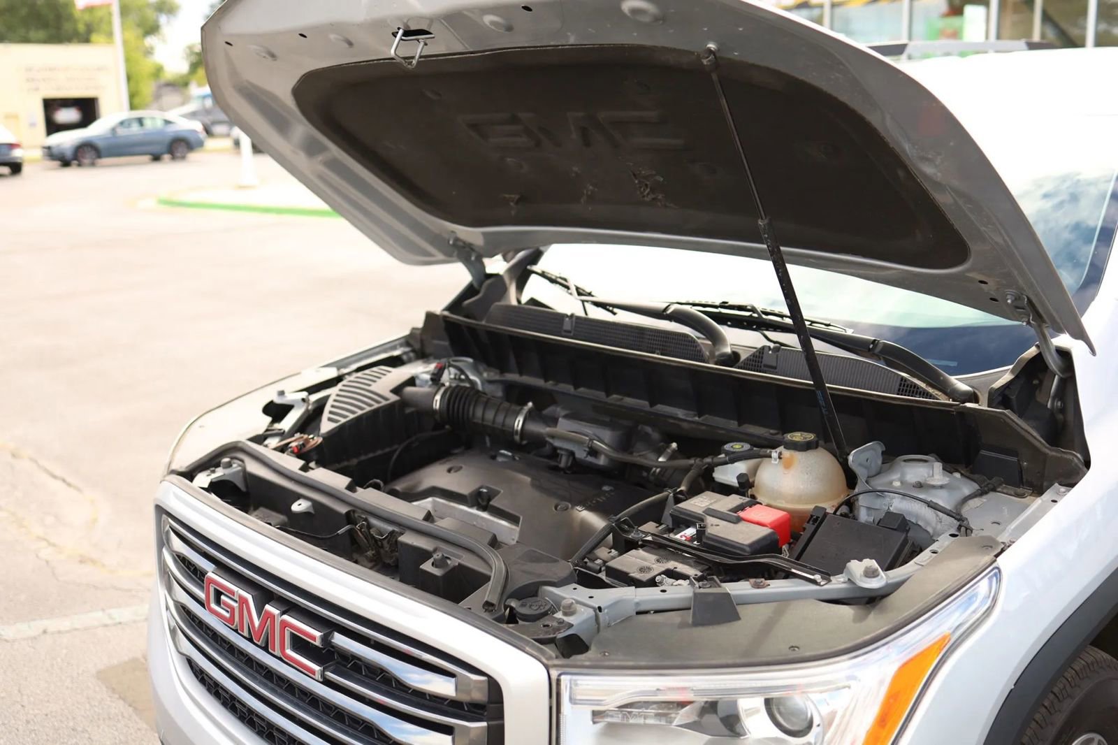 Used 2018 GMC Acadia SLE image 39