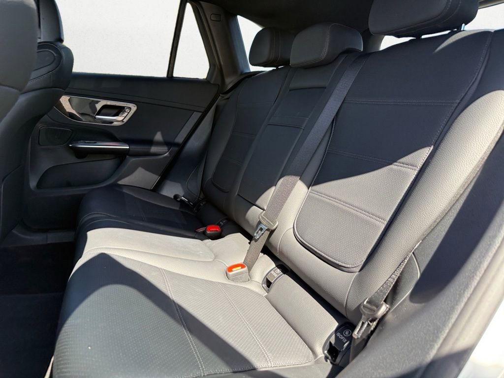 Used 2024 Mercedes-Benz GLC 300 image 13