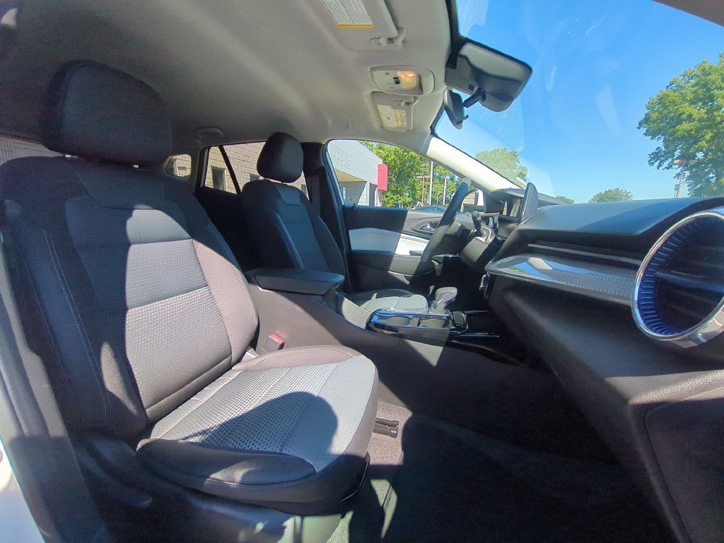 Used 2026 Chevrolet Trax LT FWD image 30