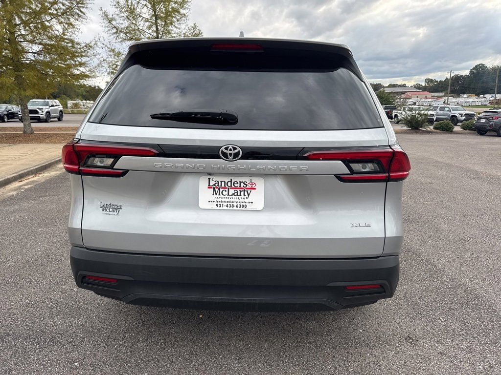 Used 2025 Toyota Grand Highlander FWD image 4