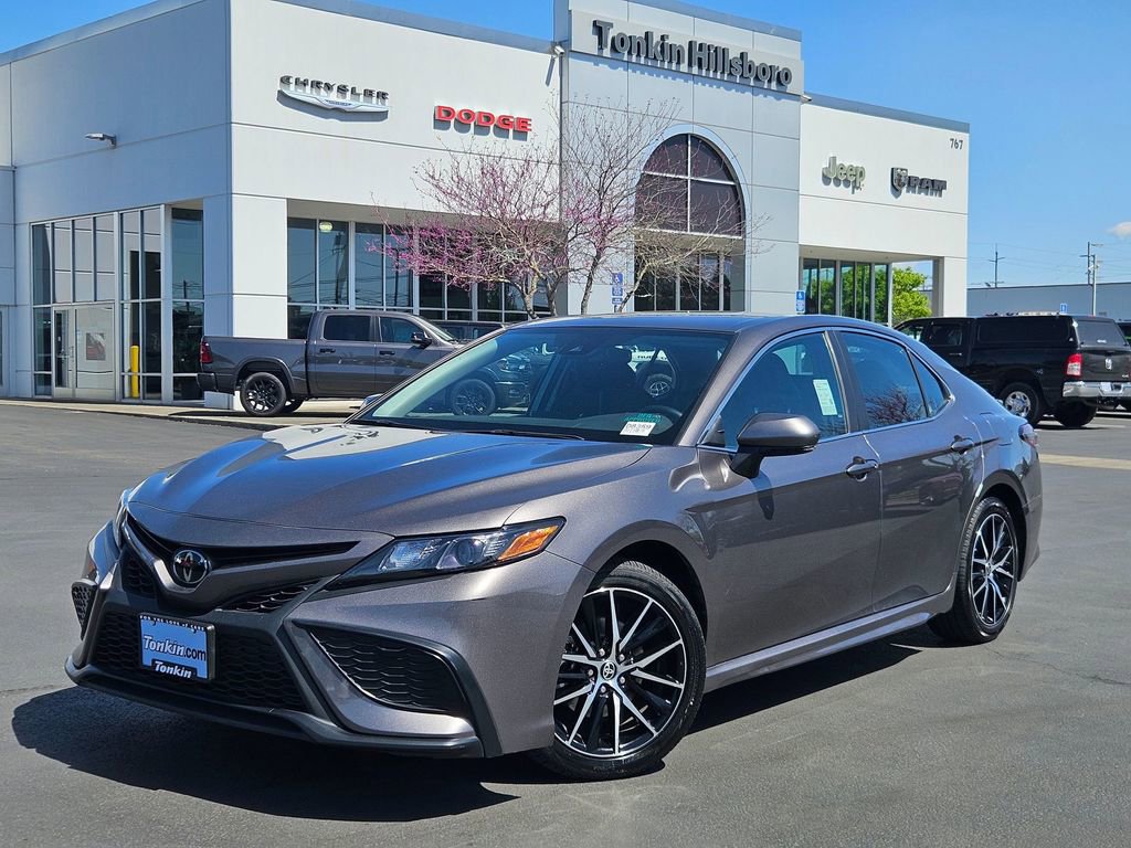 Used 2024 Toyota Camry SE FWD image 2