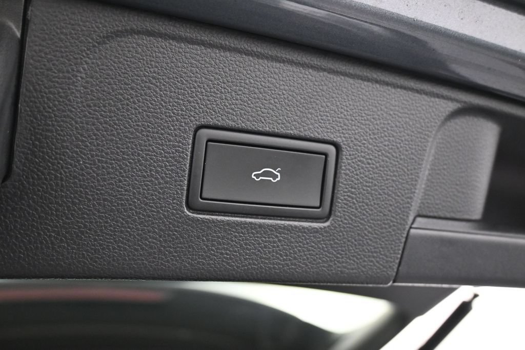 Used 2024 Volkswagen Atlas SE w/ Panoramic Sunroof Package FWD image 37