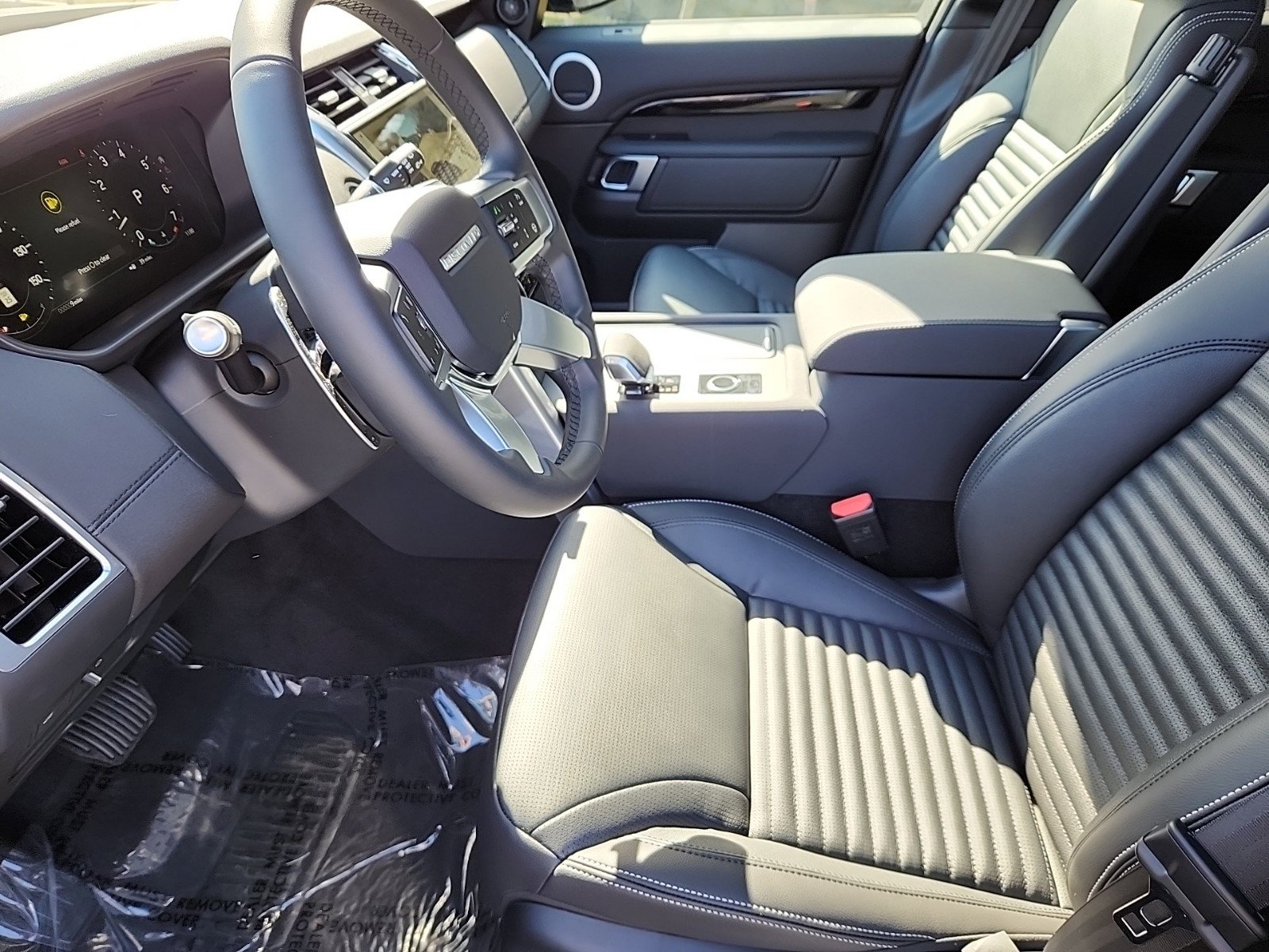 Certified 2025 Land Rover Discovery S image 23