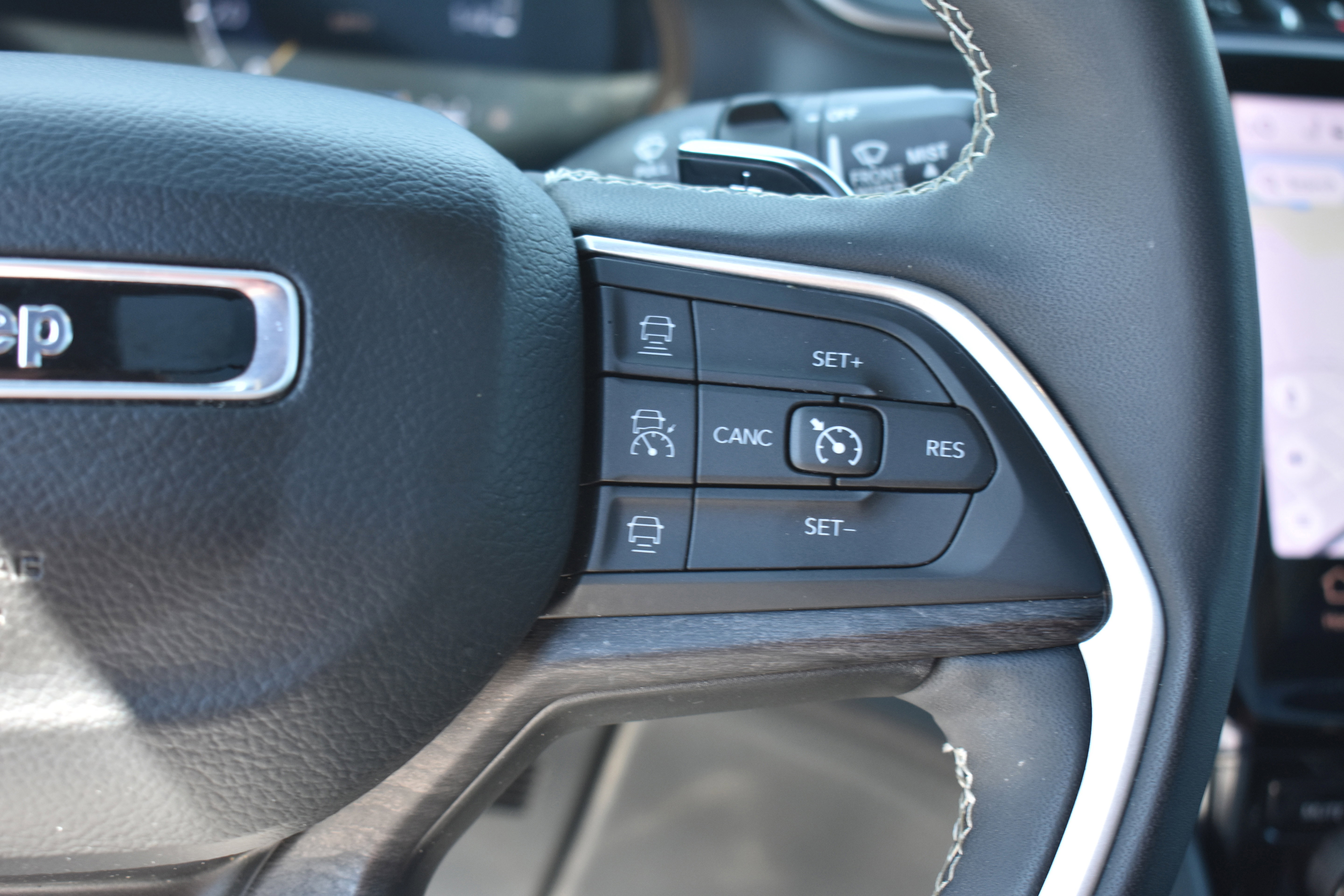 Used 2024 Jeep Grand Cherokee L Limited w/ Luxury Tech Group II image 14