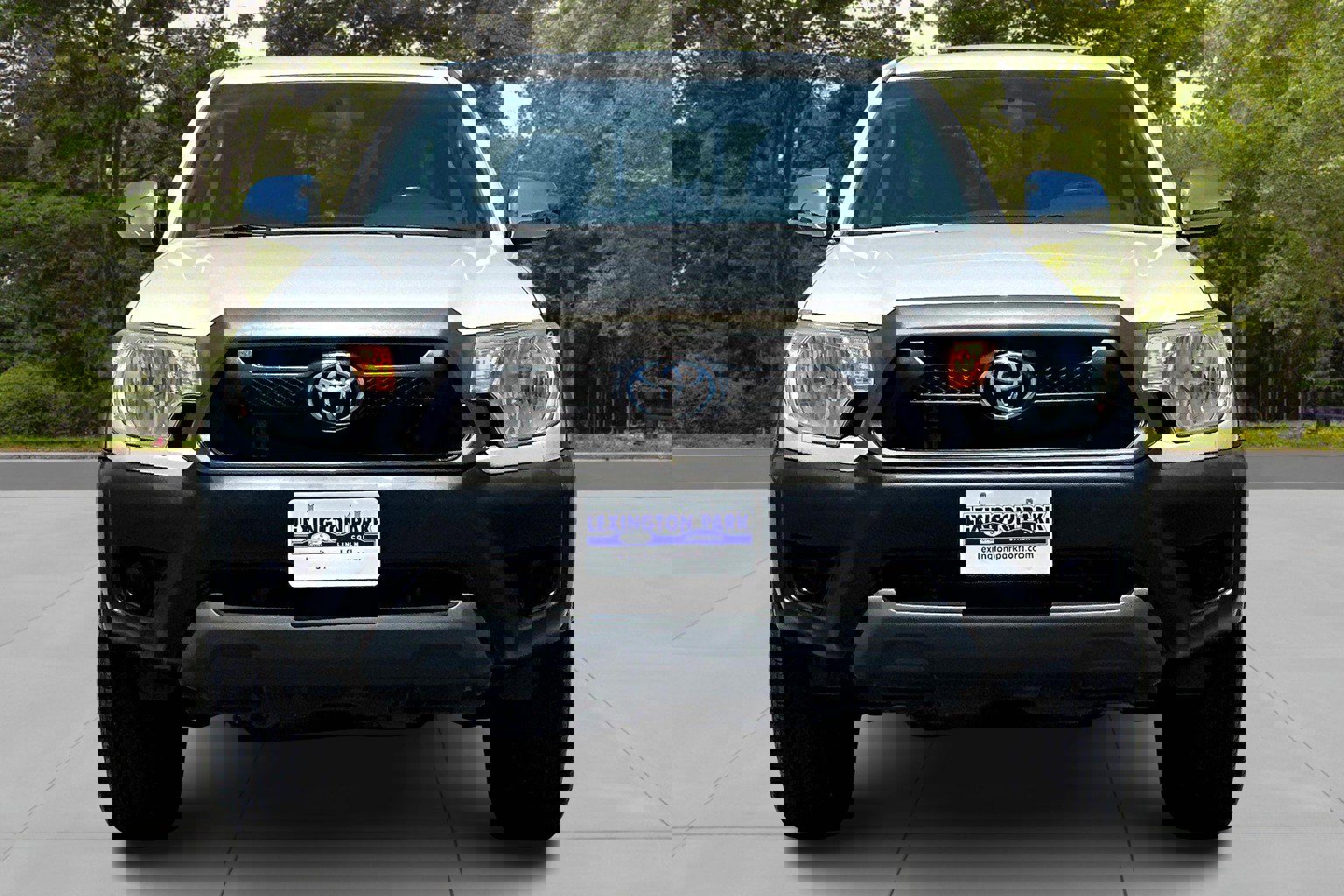 Used 2015 Toyota Tacoma PreRunner w/ Convenience Package RWD image 2