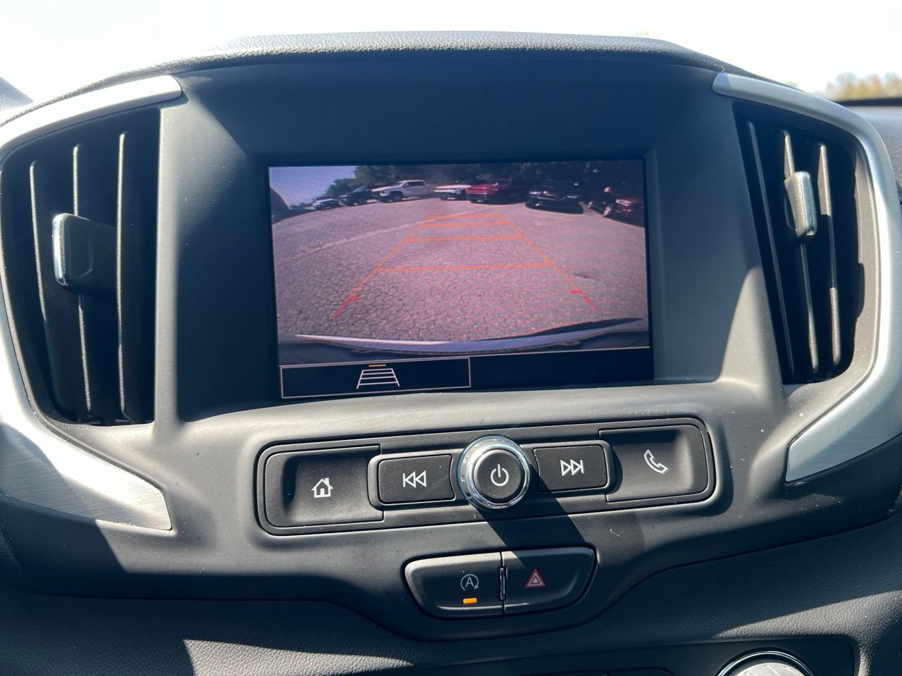 Used 2024 GMC Terrain SLE w/ Driver Convenience Package FWD image 27